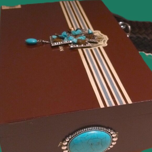 Suenos de Saundra Upcycled Collection, HERITAGE, Shoulder Strap, Cigar Box Purse - Picture 5 of 13